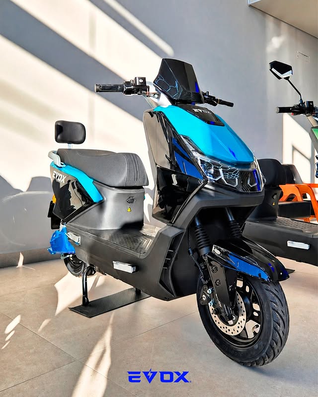 Scooter elétrica EVOX na loja