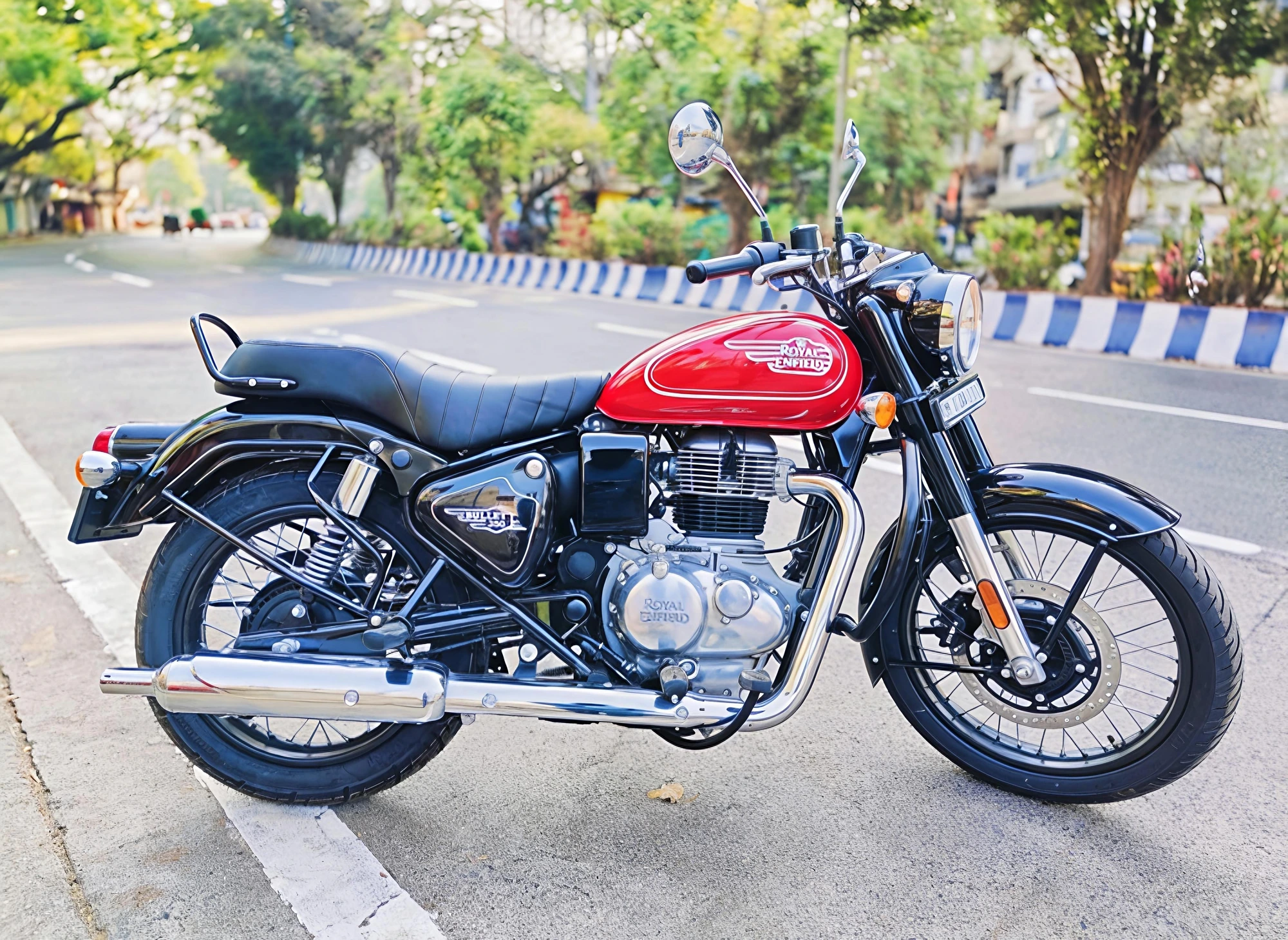 Royal Enfield Bullet 350 (Military Red)
