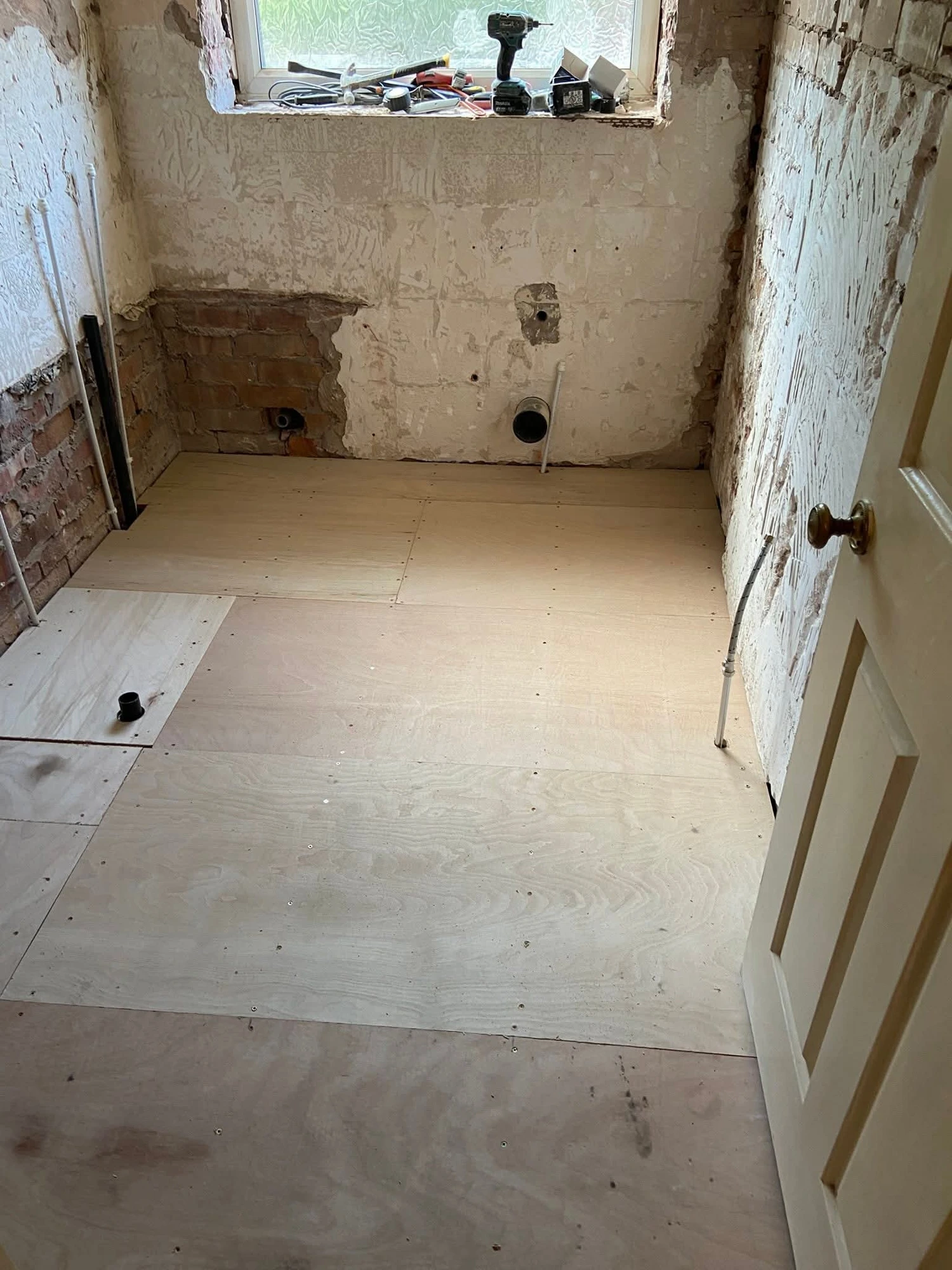 Bathroom before renovation