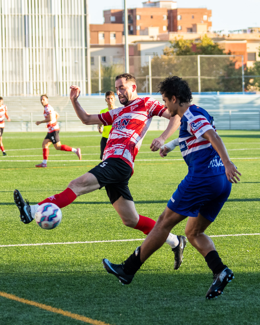Shirt-pull in a crowded box as the attacker breaks free